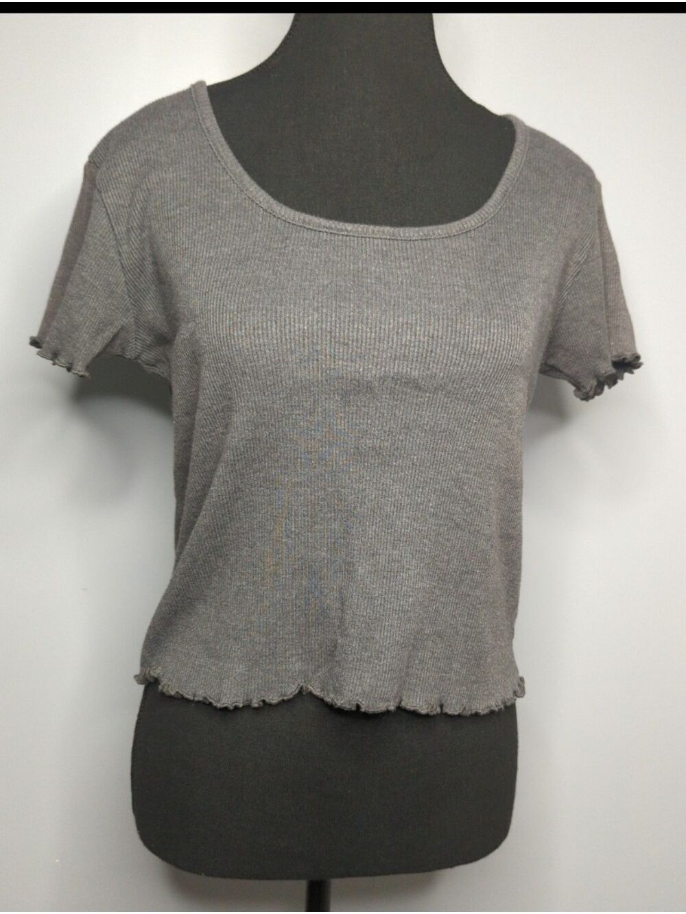 Us Three Grey Ribbed Lettuce-Edge Crop Top Short Sleeve Scoop Neck - Size L